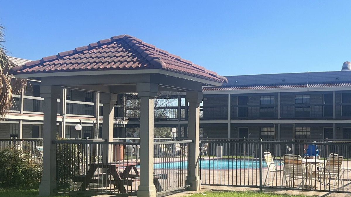 Northwest Los Angeles Heights Hotel | La Quinta Inn By Wyndham IH-10 West San Antonio TX