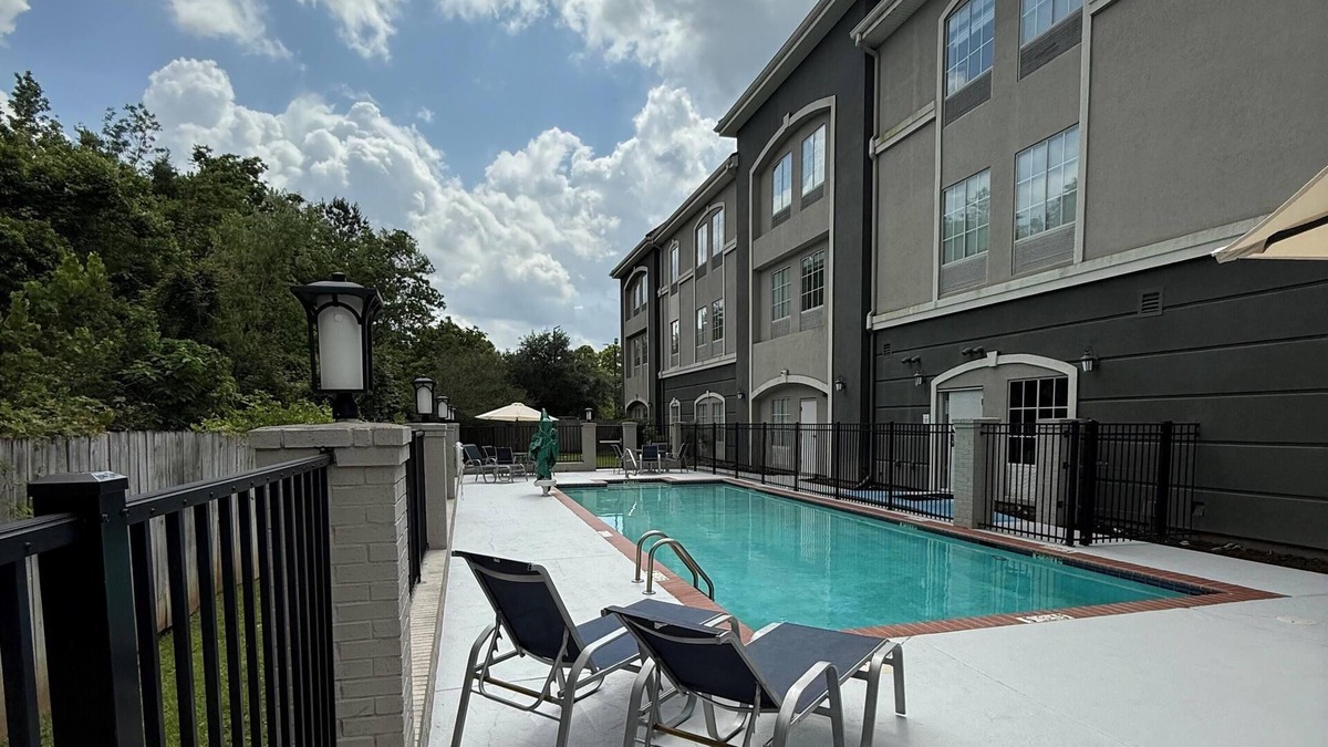 Broadmoor Hotel | La Quinta Inn & Suites by Wyndham Baton Rouge Denham Springs