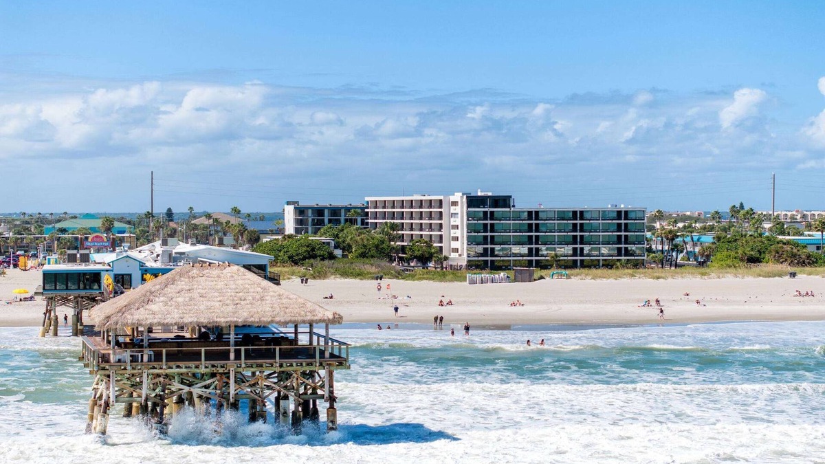 Avon By The Sea Hotel | La Quinta Inn & Suites by Wyndham Cocoa Beach Oceanfront