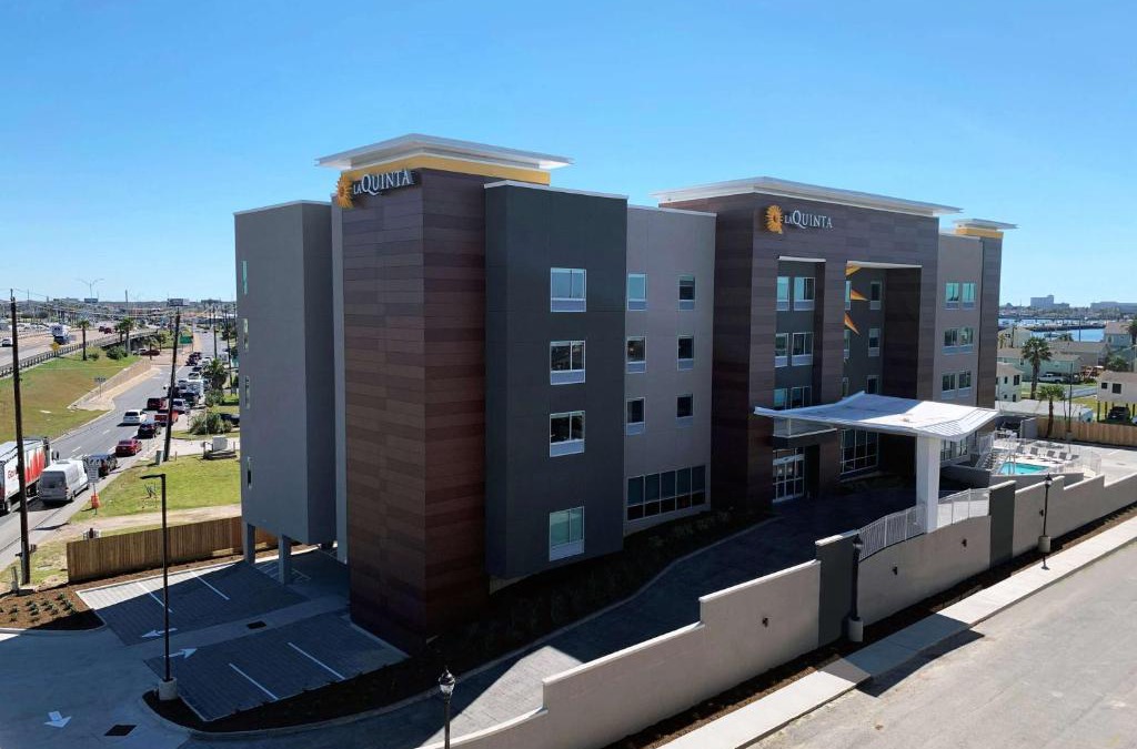 Galveston Hotel | La Quinta Inn & Suites by Wyndham Galveston North at I-45