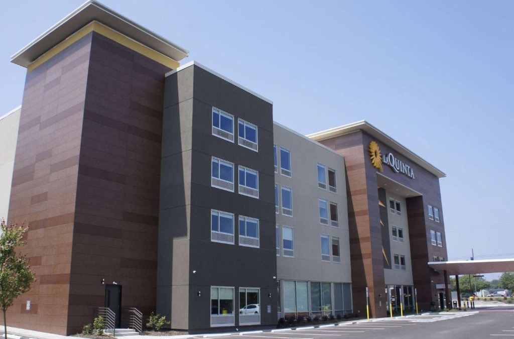 Manchester Hotel | La Quinta Inn & Suites by Wyndham Manchester - Arnold AFB