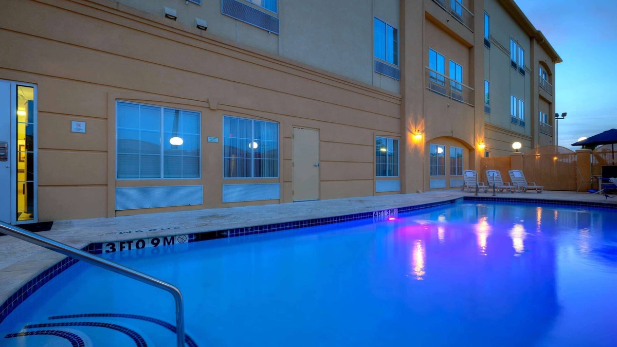 New Caney Hotel | La Quinta Inn & Suites by Wyndham Houston New Caney