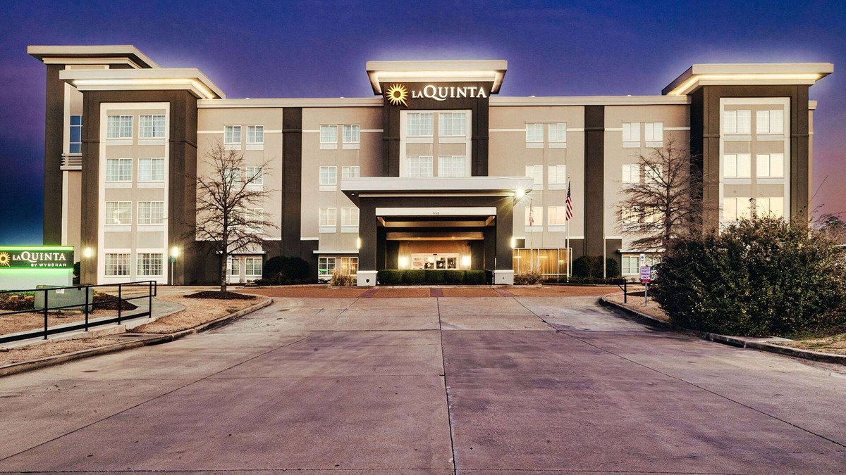 Starkville Hotel | La Quinta Inn & Suites by Wyndham Starkville at MSU