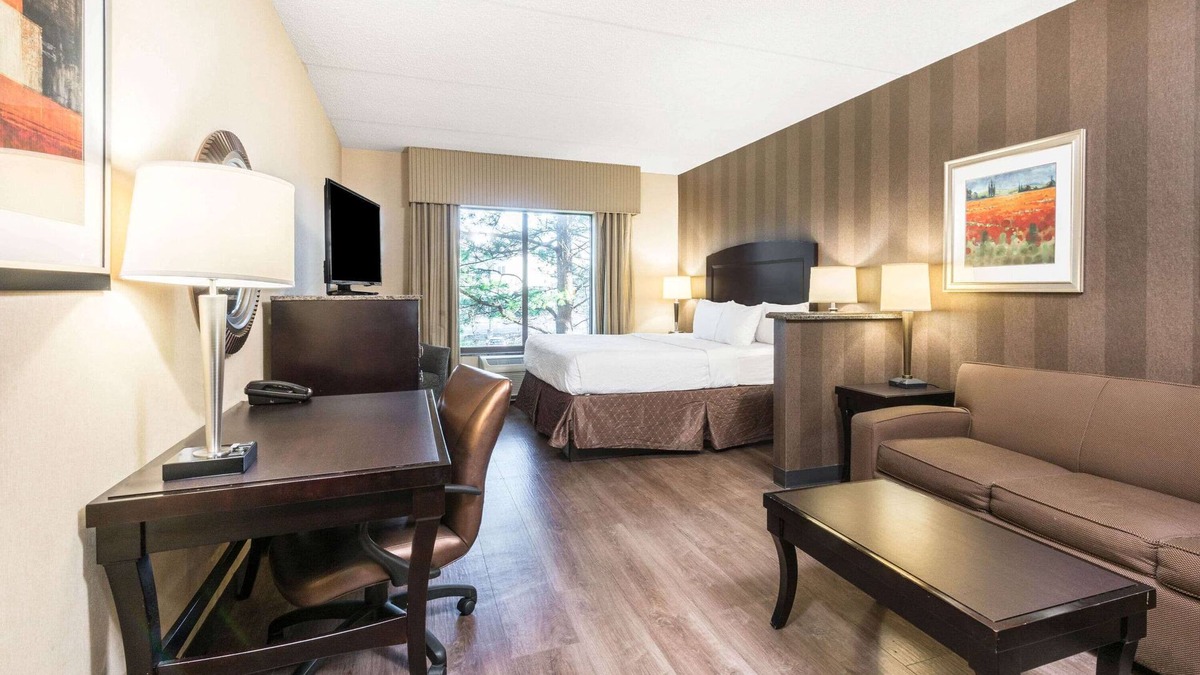 Edgewood Hotel | La Quinta Inn & Suites by Wyndham Bel Air/I-95 Exit 77A