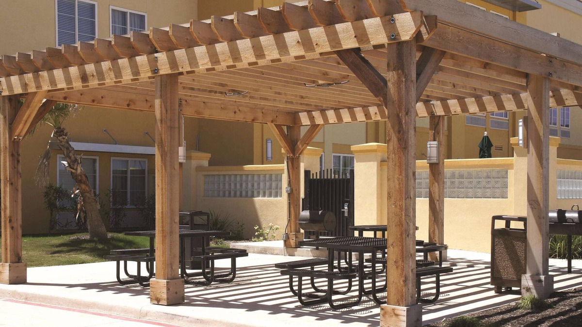 Cotulla Hotel | La Quinta Inn & Suites by Wyndham Cotulla