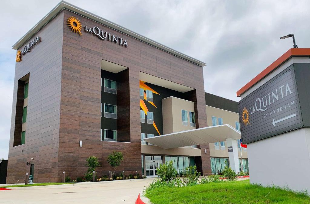 Red Oak Hotel | La Quinta Inn & Suites by Wyndham - Red Oak TX IH-35E