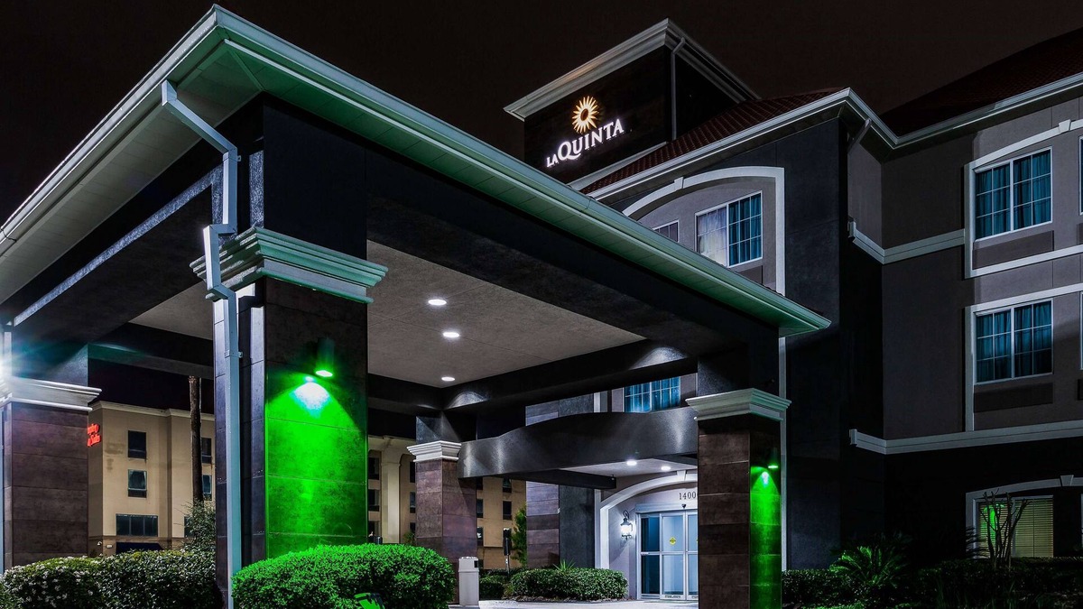 Tomball Hotel | La Quinta Inn & Suites by Wyndham Tomball
