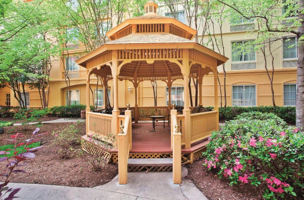North Garrett Road Hotel | La Quinta Inn & Suites by Wyndham University Area Chapel Hill