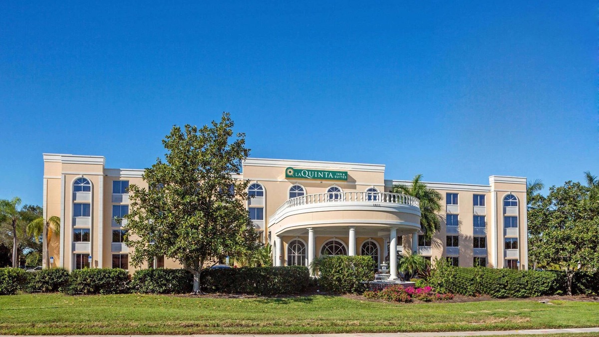North Trail Hotel | La Quinta Inn & Suites by Wyndham Sarasota Downtown