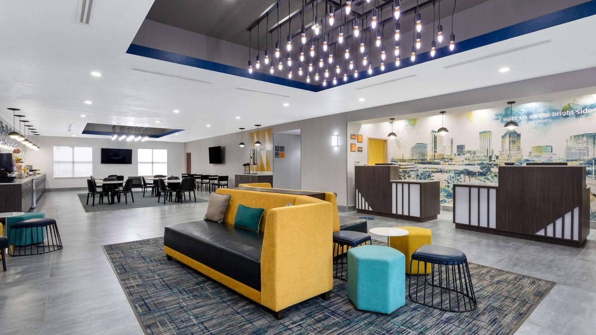 Pinecrest West Park Hotel | La Quinta Inn & Suites by Wyndham Tampa Central