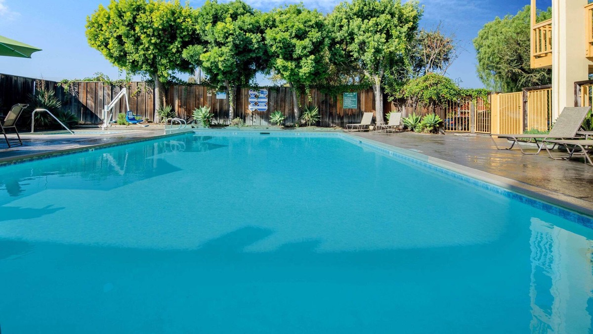East Irvine Hotel | La Quinta Inn & Suites by Wyndham Irvine Spectrum