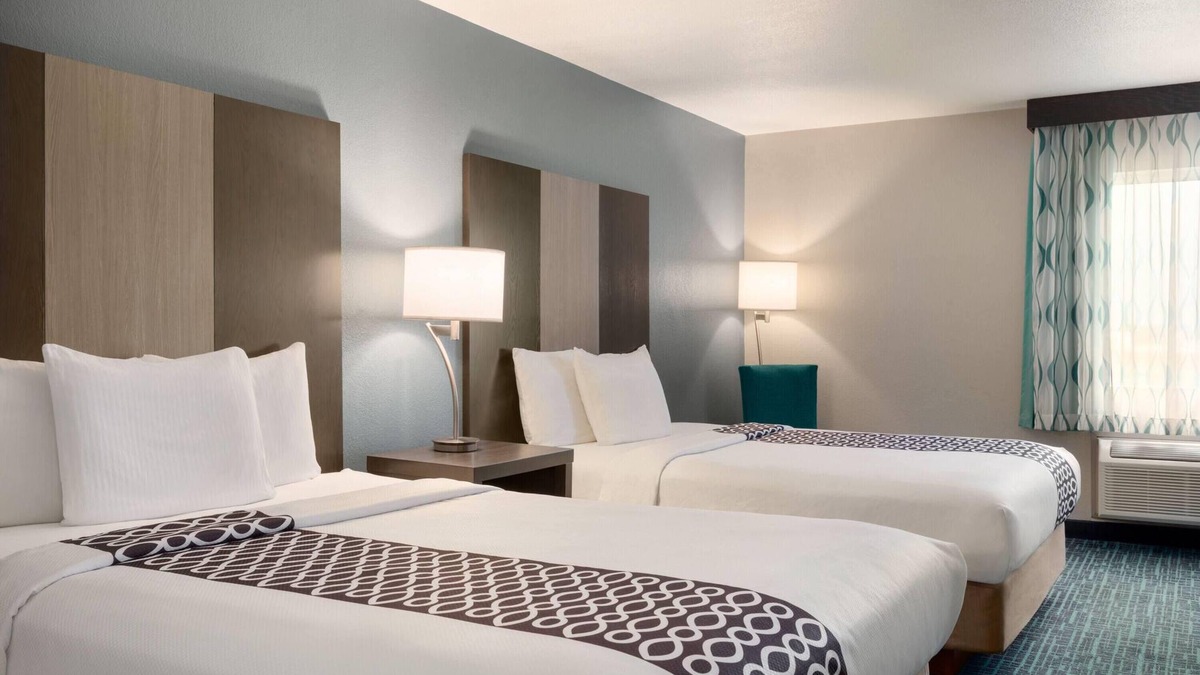 Peru Hotel | La Quinta Inn & Suites by Wyndham Peru Starved Rock St Park