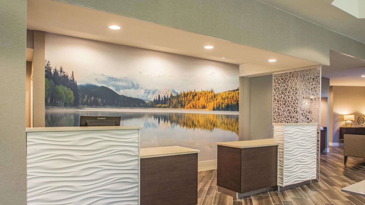 Sunset Heights Hotel | La Quinta Inn & Suites by Wyndham Orem University Pwy/Provo