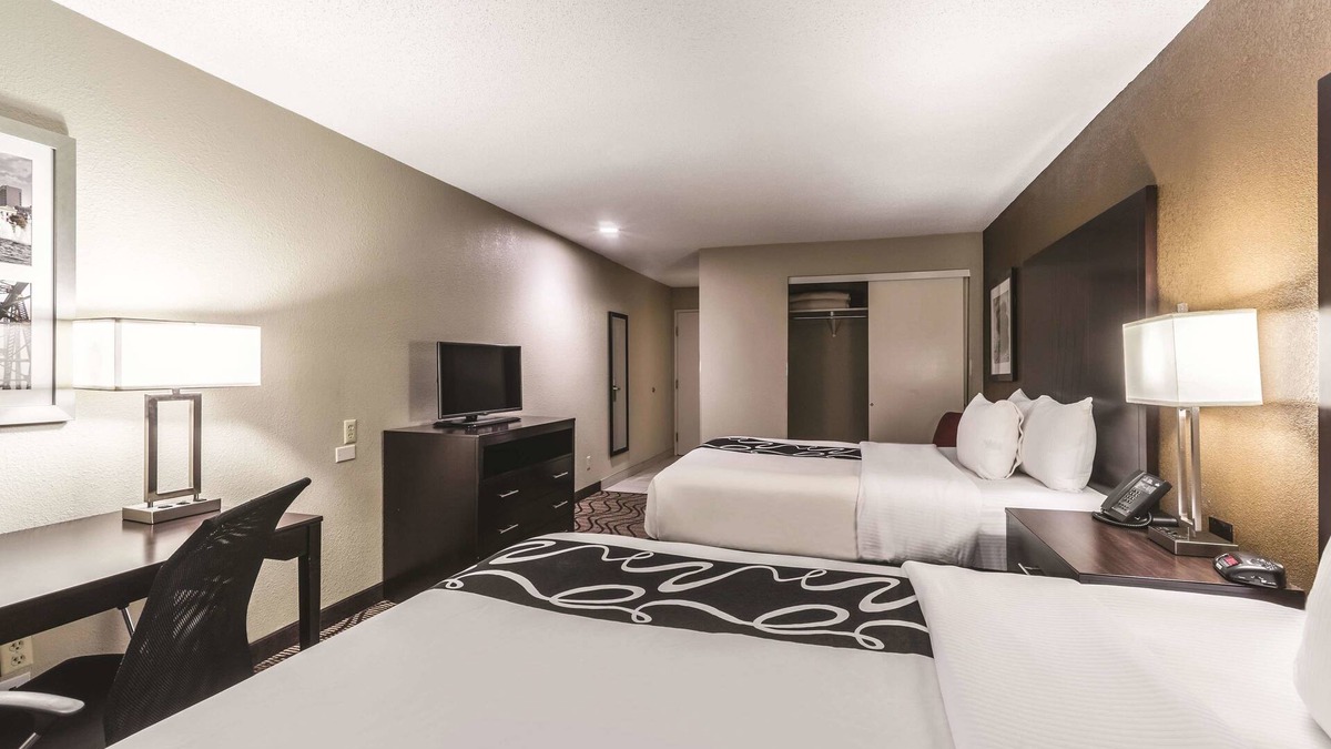 Collinsville Hotel | La Quinta Inn & Suites by Wyndham Collinsville - St. Louis
