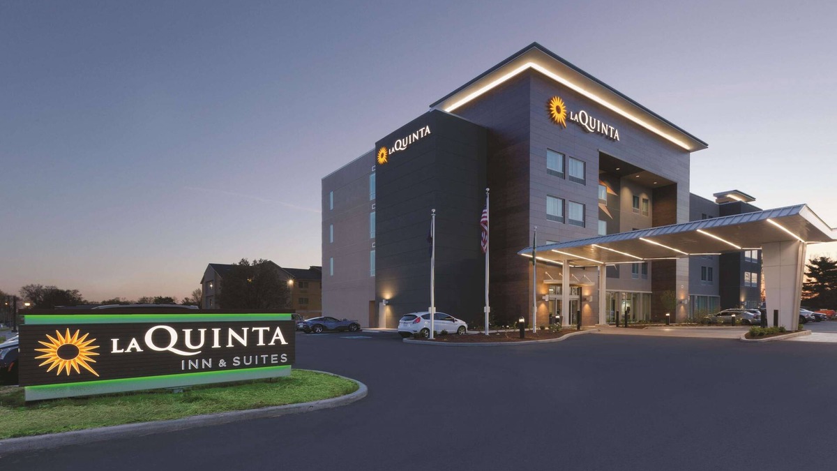 Terre Haute Hotel | La Quinta Inn & Suites by Wyndham Terre Haute