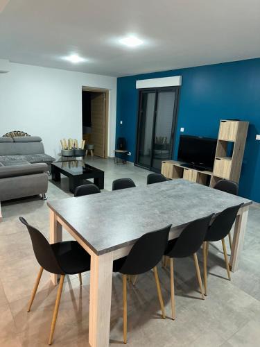 Joue-les-Tours House | La Résidence Degas 4 chambres