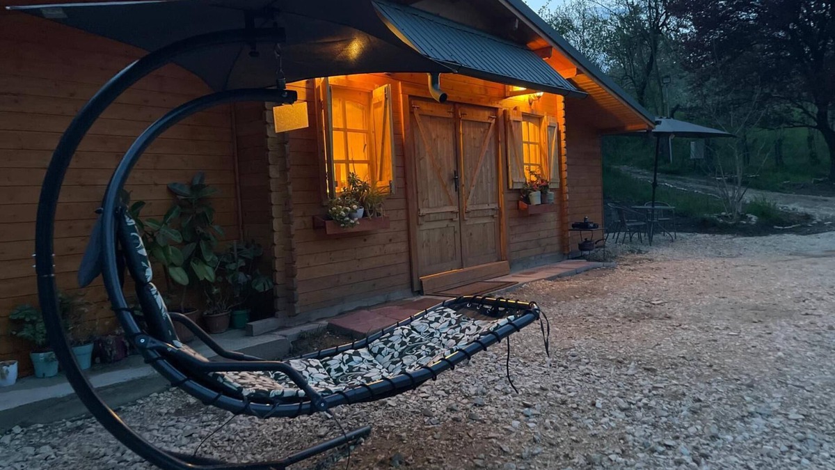 Campulung Ski Chalet | La Râu-At the River - Fairytale cottage - 2 Private Chalets, Forest, 1 Ha