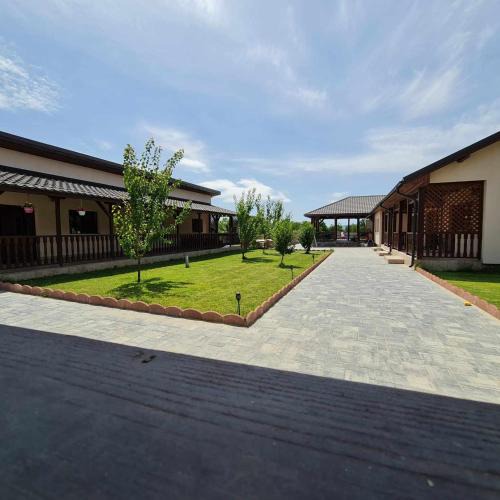 Partizanii House | La Relian