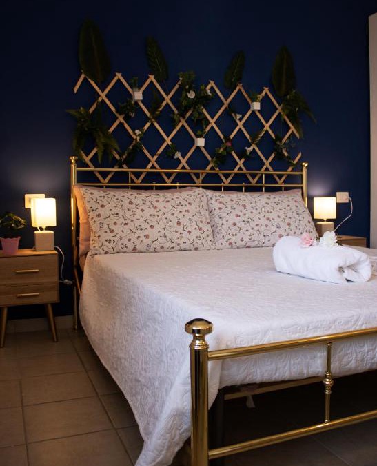 Locate di Triulzi Apartment | La Ringhiera Tropicale-bilocale con parcheggio e self check in