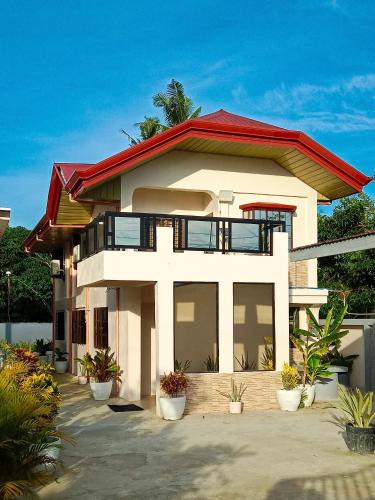 Lal-Lo House | La-Rivière Vacation Home