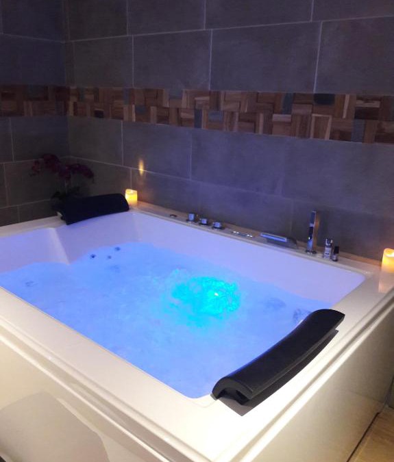 Saint-Andre-d'Hebertot Apartment | La Romance Normande gîte balnéo, massages, 2 pers.