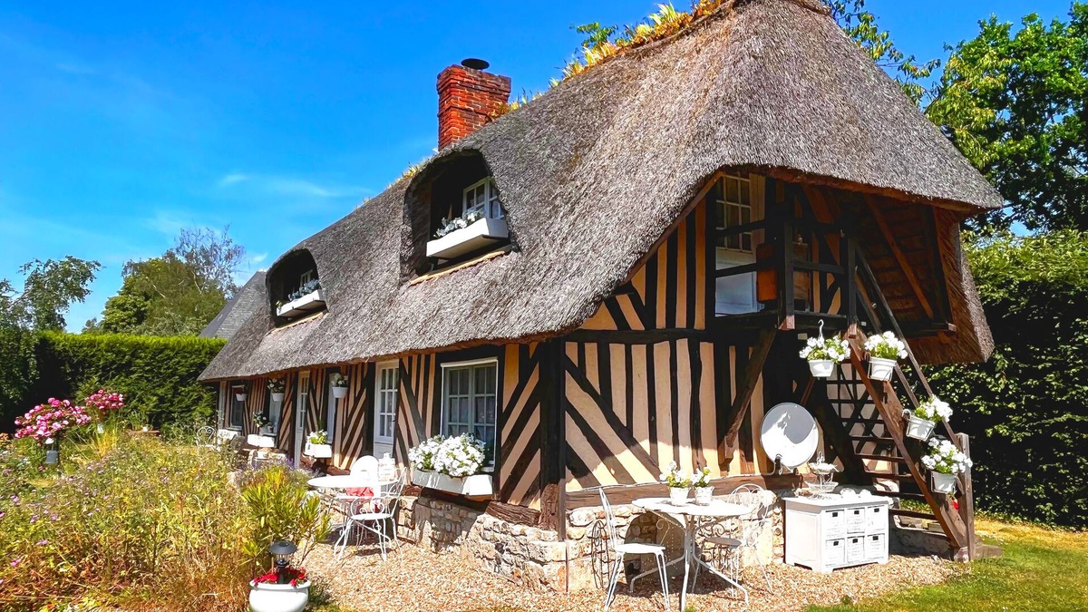 Berville-sur-Mer Bed & Breakfast | La Romanesque, charming bed and breakfast with breakfast