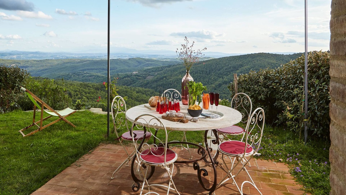 Rosennano Apartment | LA RONDINAIA. CHARMING HOUSE WITH GARDEN AND POOL. AMAZING VIEW