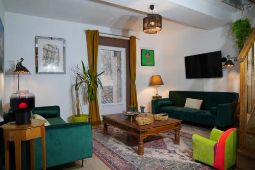 Saint-Loup-Lamaire House | la roseraie