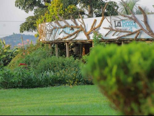 Masaka Hotel | La Roza Resort Masaka
