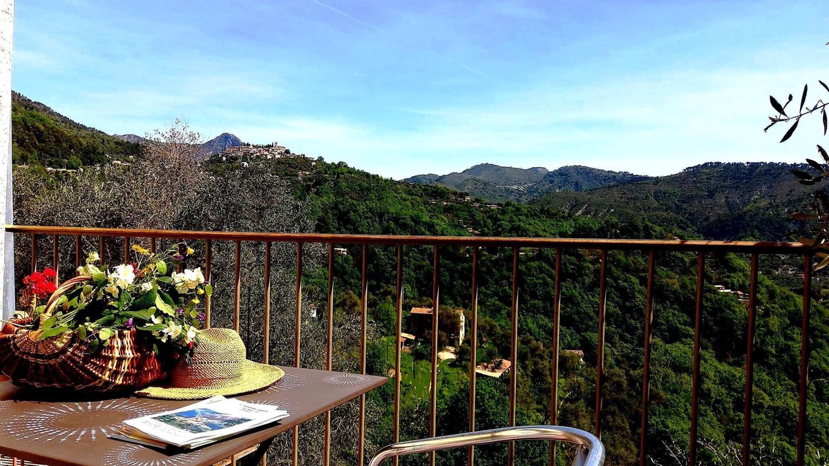 Coaraze Cottage | LA RUCHE ET L OLIVIER Charming cottage between sea and mountain