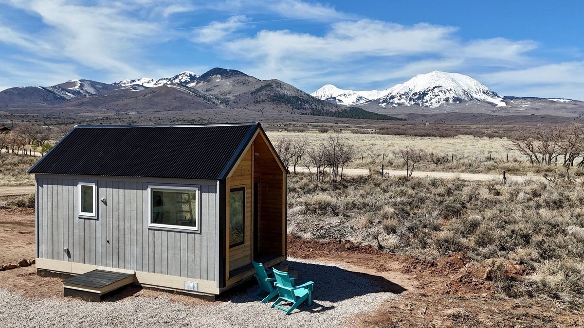 La Sal Apartment | La Sal Lookout – A Tiny Retreat with Big Views