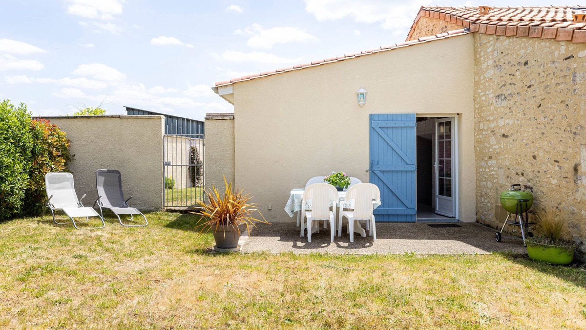 Antoigne House | La Saumuroise - Two Bedroom House, Sleeps 4