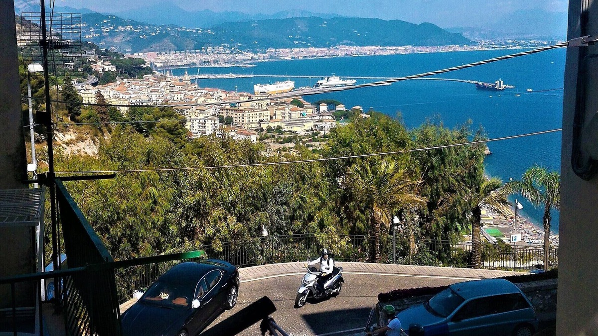 Raito Apartment | LA SCALINATELLA studio apartment with sea view, parking and bus stop in front of the house