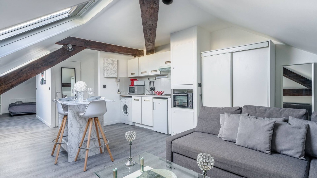 Republique - Les Ponts Apartment | La Secrète - Bel appartement mansardé