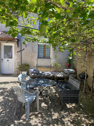 Bleigny-le-Carreau House | La Solangette, petite maison confortable et calme