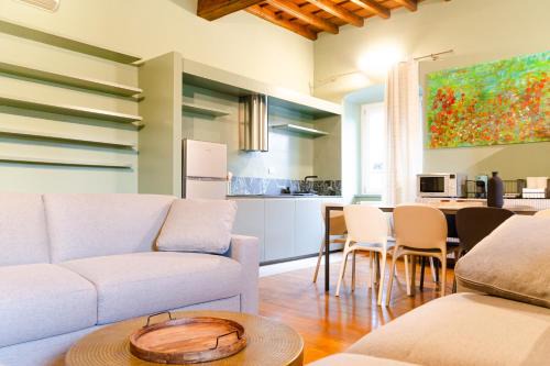 Roman Quarter Apartment | La sosta verde by HAPPYHOSTORINO