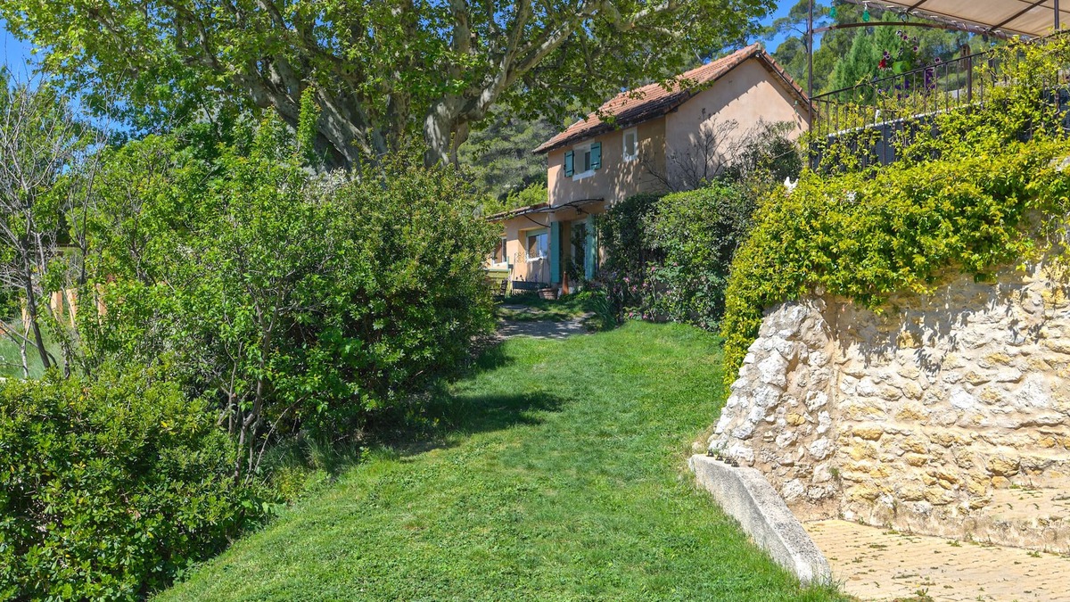 Villelaure House | La Source - 3* Gîte with terrace