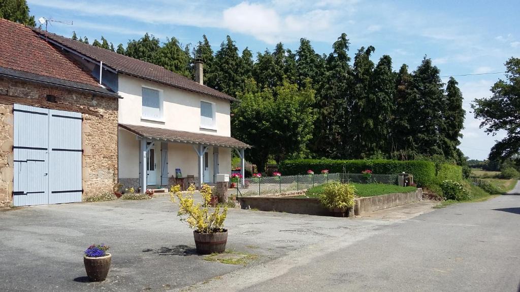 Saint-Amand-Magnazeix Bed & Breakfast | La Source