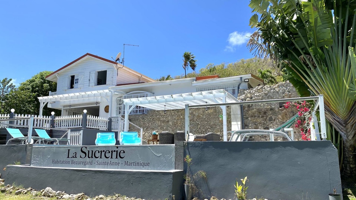 Sainte-Anne Villa | La Sucrerie, villa with swimming pool 400 m from town and beaches