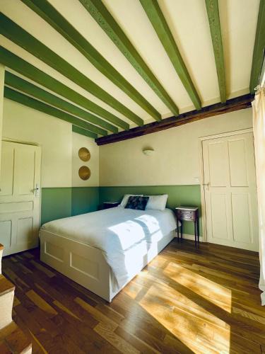 La Ferte-Saint-Aubin House | La Suite St Michel - Chambre privée avec salon