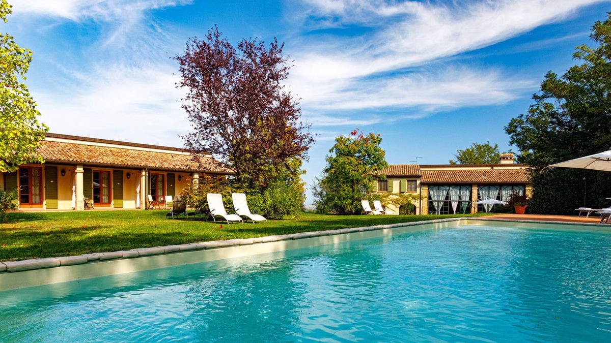Massa Castello Villa | La Tana del Ghiro 18, Emma Villas
