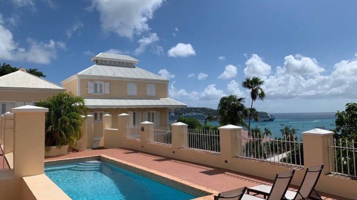 Estate Queens Quarter House | La Terazza w/Queen Bed