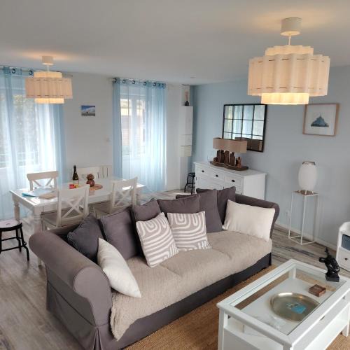 Roz-sur-Couesnon Apartment | La Terrasse du Mont St Michel, vue imprenable, appartement cosy pour 4 pers