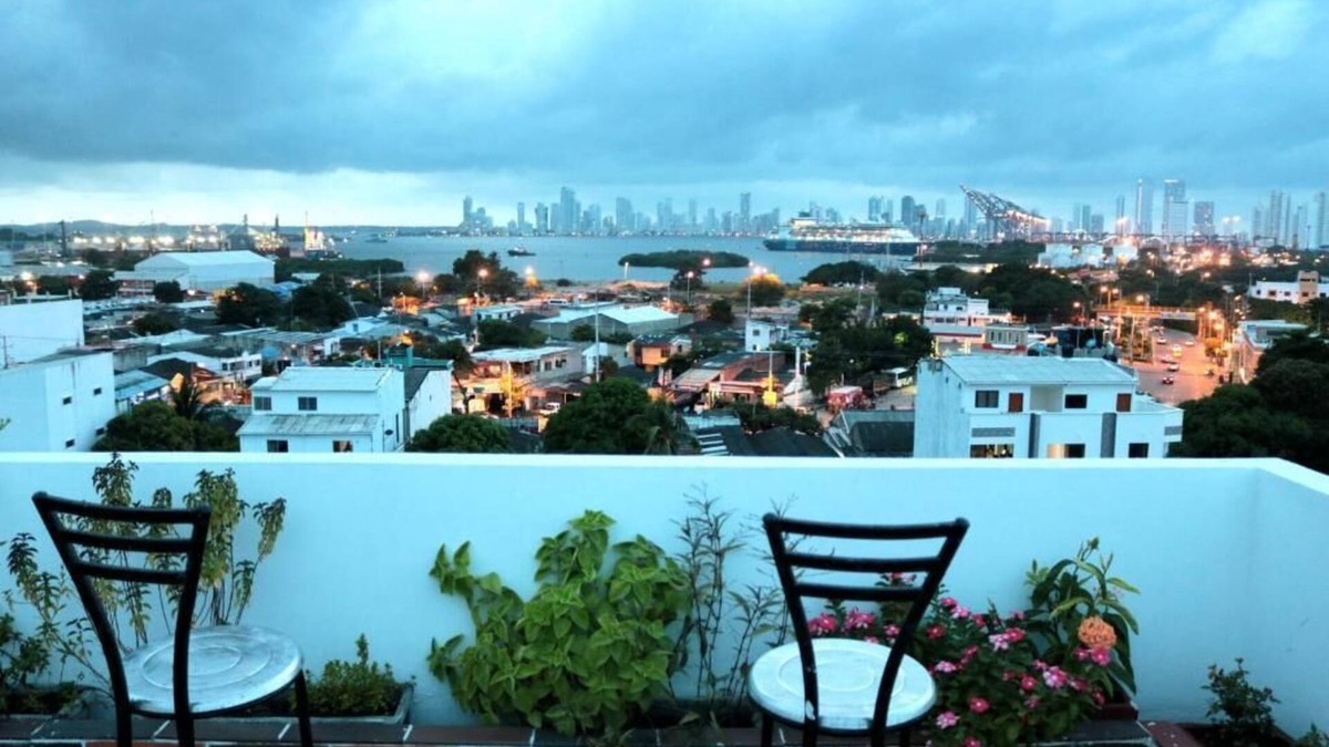 El Bosque Bed & Breakfast | La Terraza De Estella, family room, shared kitchen, 360° view rooftop!n