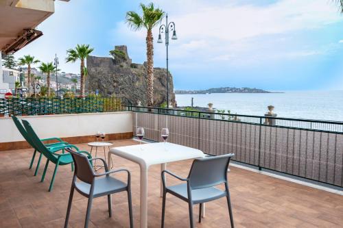 Aci Castello Apartment | La Terrazza sul Mare Modern Apartment