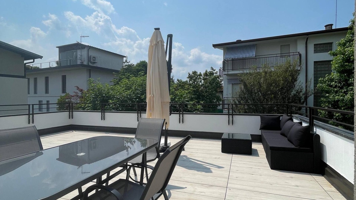 Casbeno Apartment | LA TERRAZZA - Very Quiet - Free park - 3 min Varese center and lake - AIR Cond.