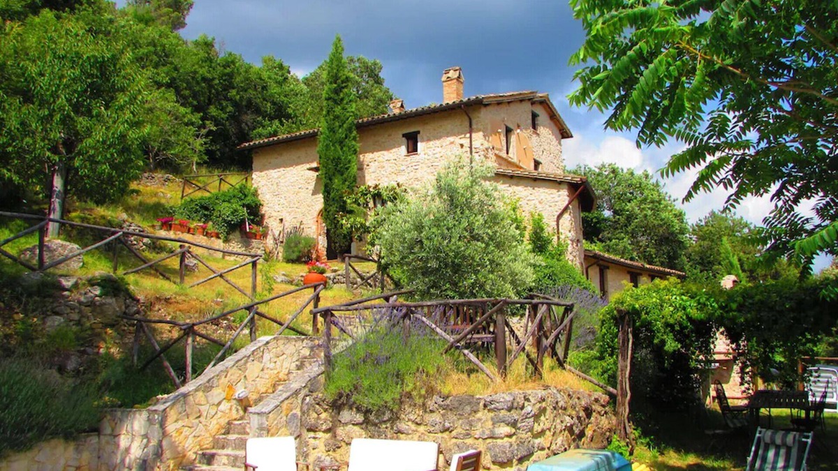 Precetto Villa | La Terrazza; Villa in hidden Umbria, with large pool and spectacular views
