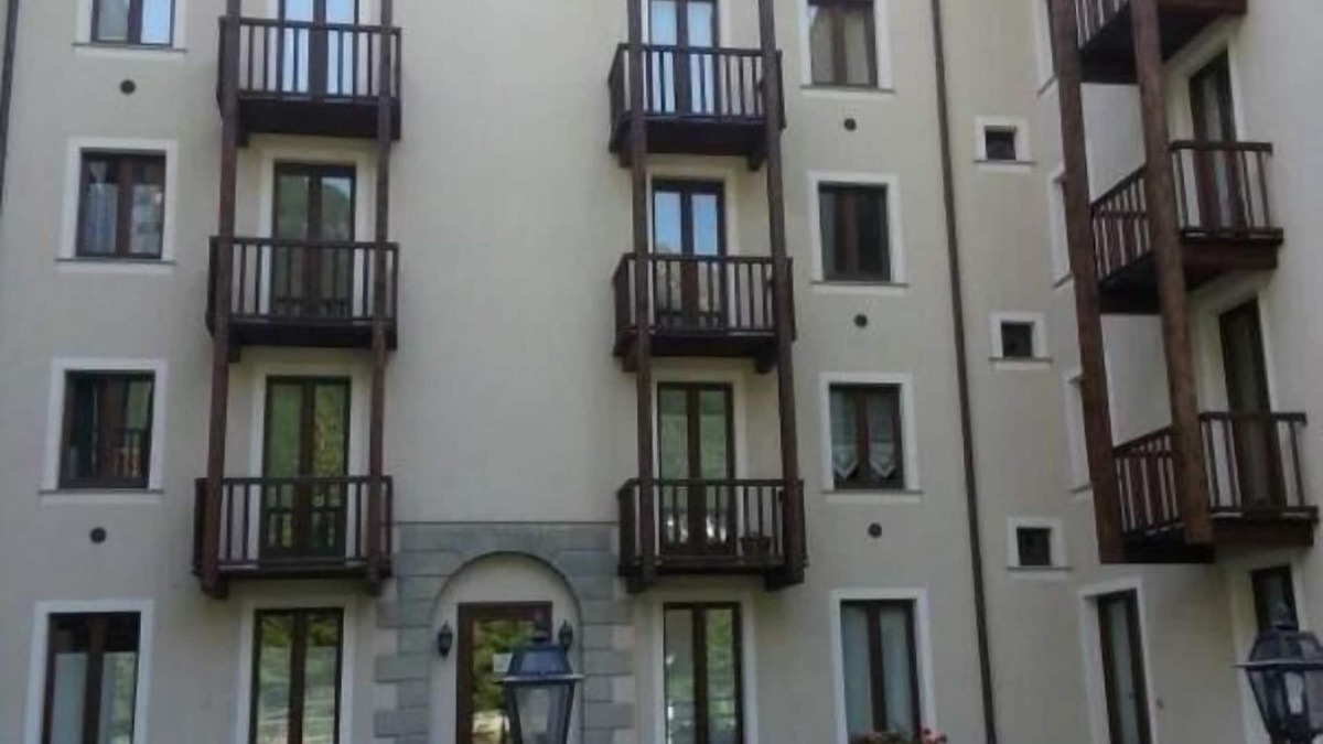 La Thuile Apartment | LA THUILE: COUNTRY CENTER. NEW furnished one bedroom apartment directly on the ski fields. Summer walks parking space, cellar.
