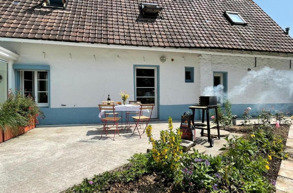 Fiennes House | La Tiote Maison