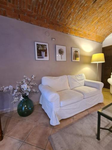 Caravino Apartment | La torretta 22
